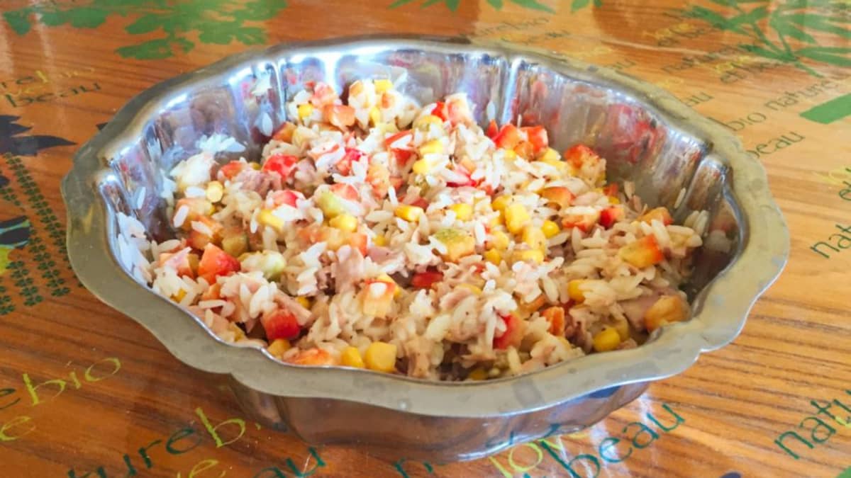 Salade de riz au thon, maïs et poivron