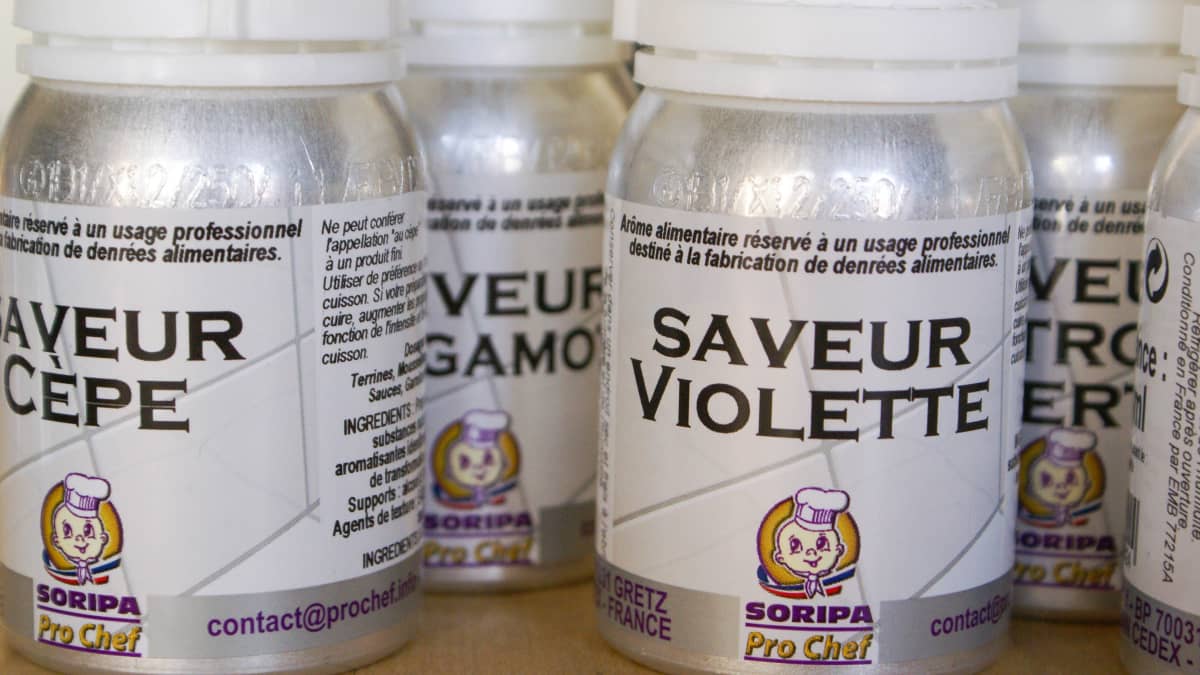 Flacons d'arômes alimentaires.