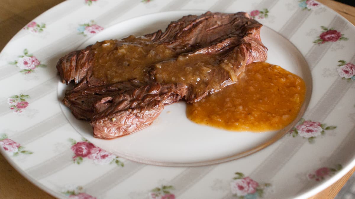 Assiette d'onglet à l'échalote