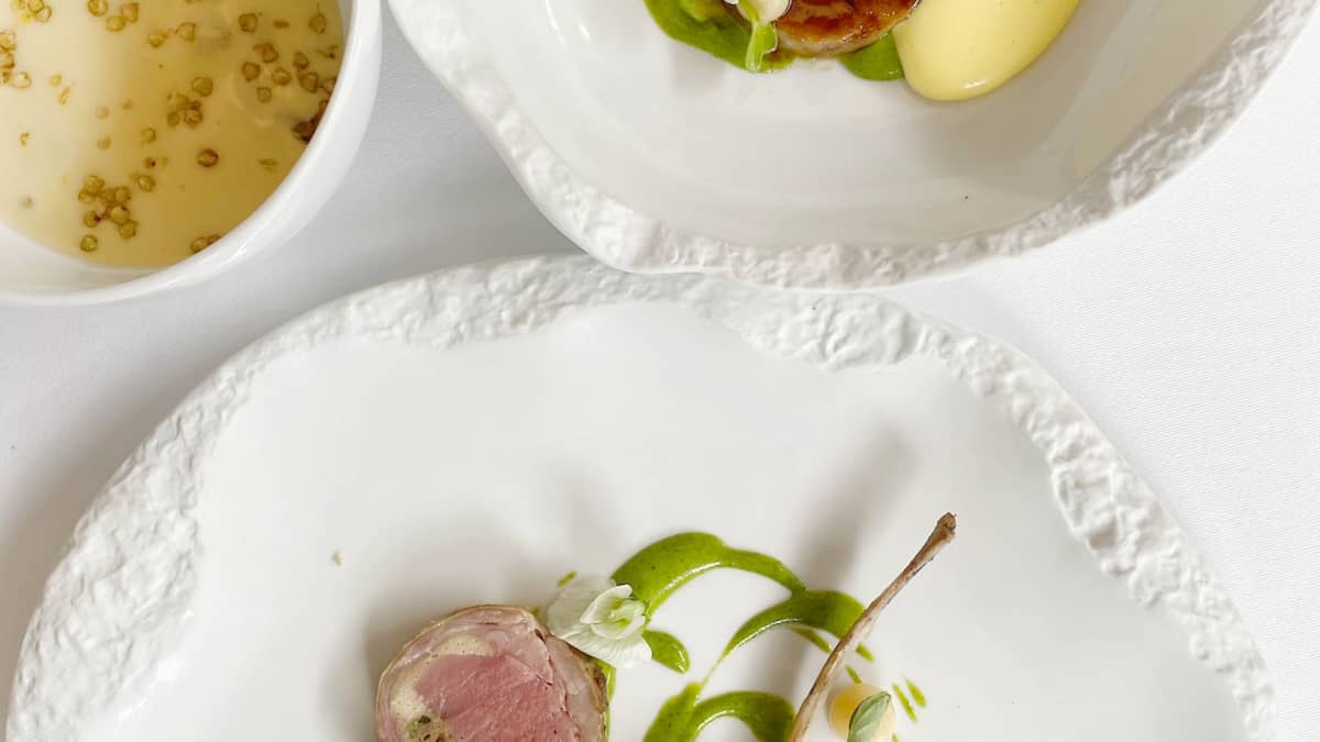 Assiette d'agneau cuit en trois façons