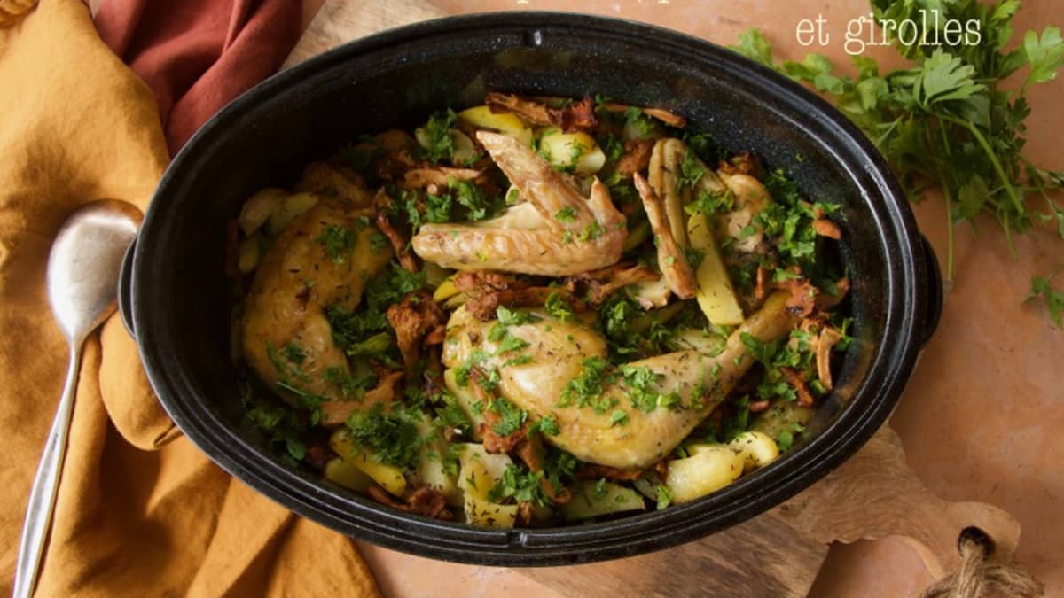 Cocotte de poulet aux girolles et pommes de terre : un plat d'automne ...