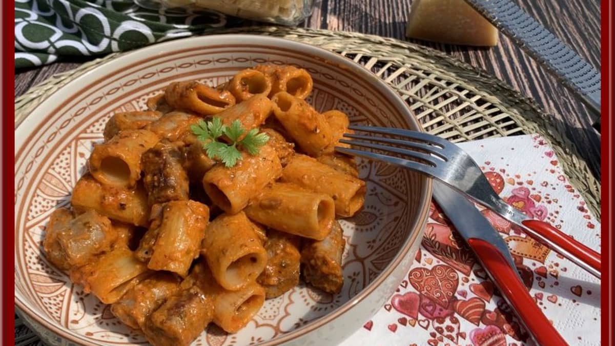 Rigatoni aux chipolatas et pesto rosso - Recette par Oh la gourmande