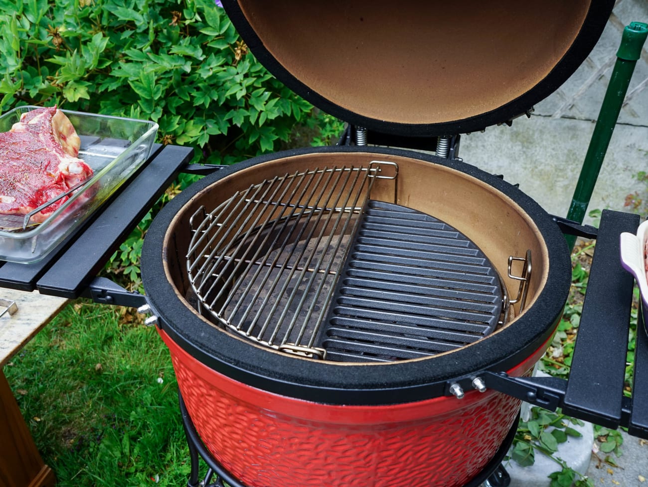 Barbecue et plancha : quel matériel pour cuisiner en plein air