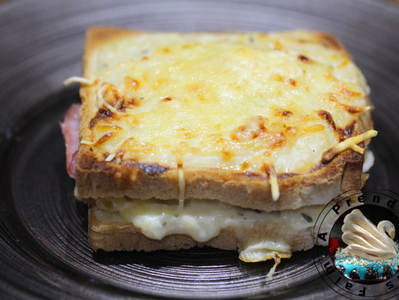 croque-monsieur à la sauce béchamel : Recette de croque-monsieur à la sauce  béchamel