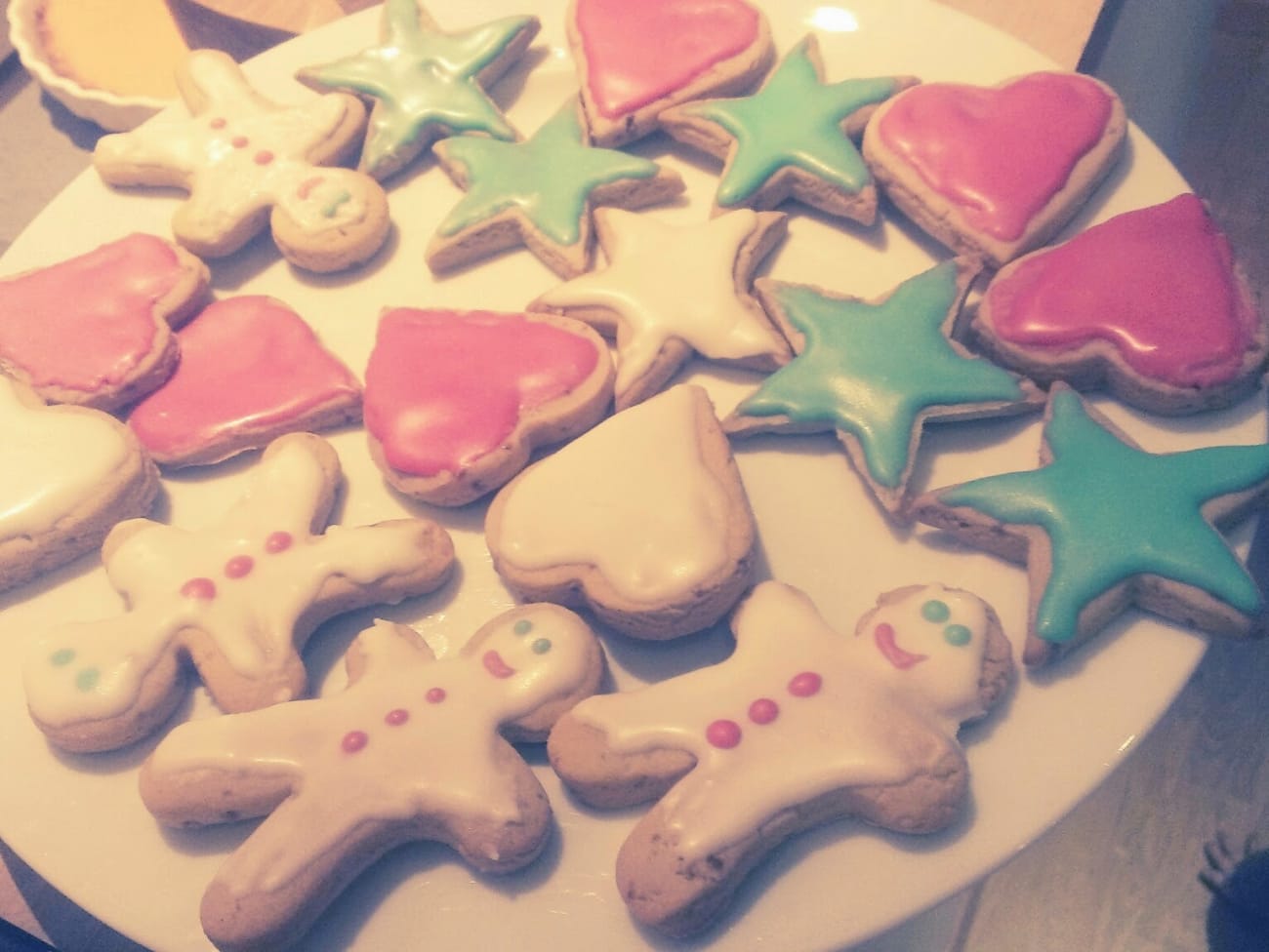 Biscuits sablés de Noël aux saveurs praliné, fruits de la passion et citron  vert