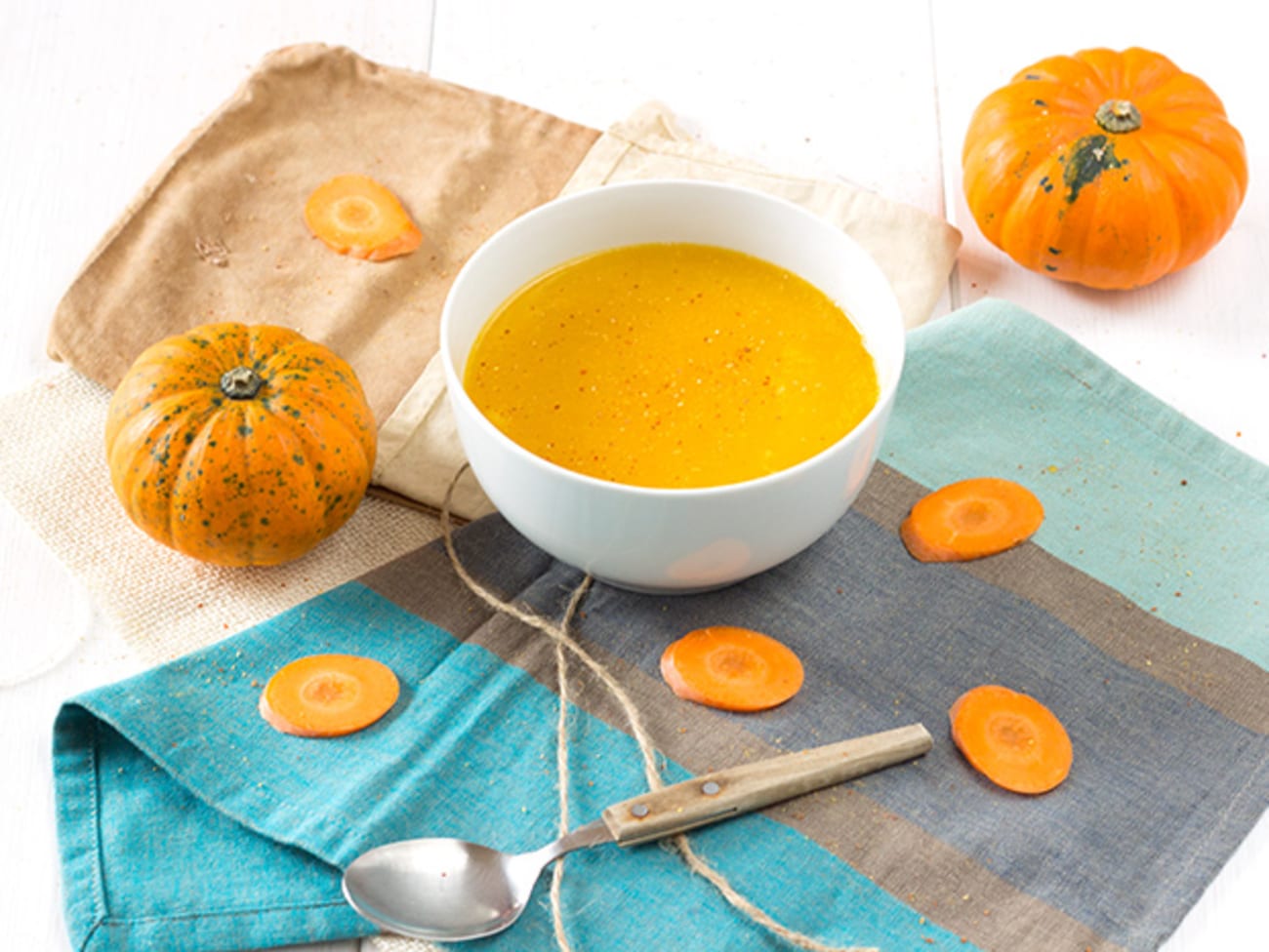 Soupe monochrome orange carotte et courge mandarin - Recette par