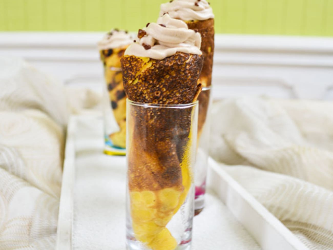 de crêpes, chantilly au chocolat et sucre pétillant d'après