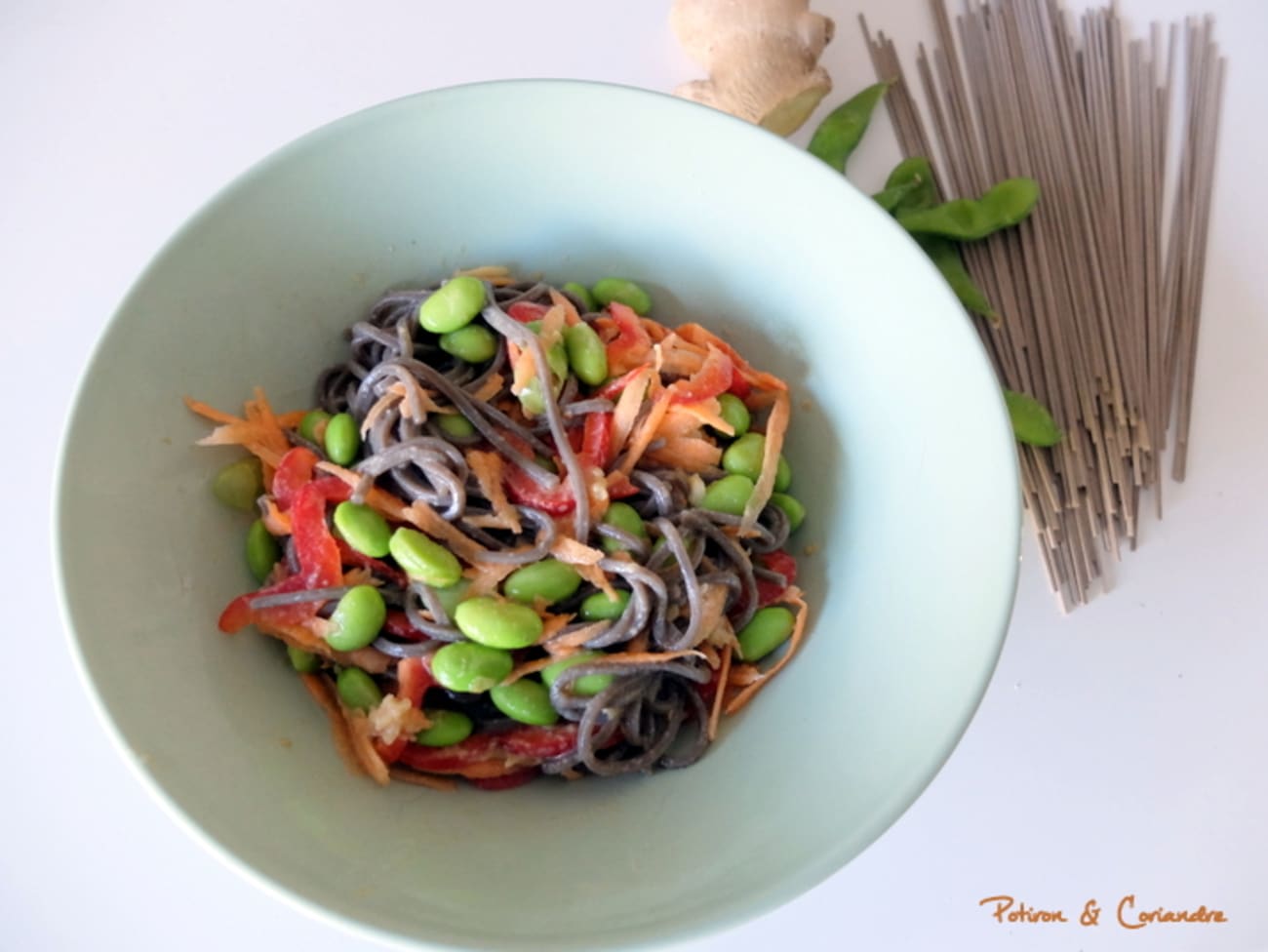 Salade de nouilles soba d'inspiration asiatique pour votre bento