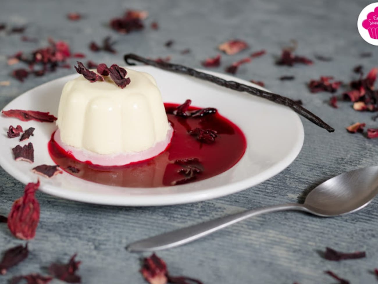 Panna cotta à l'hibiscus et à la vanille de coulis à l