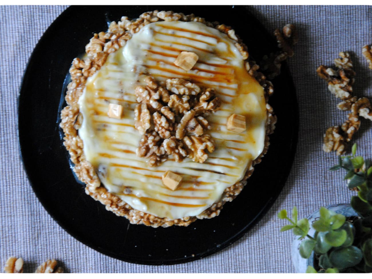 Gâteau aux noix, cream cheese mascarpone et caramel - Recette par Crème