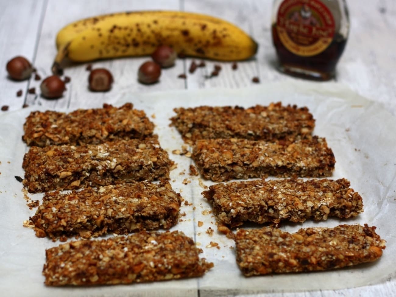 Barres de céréales maison: avoine, banane, noisettes et chocolat