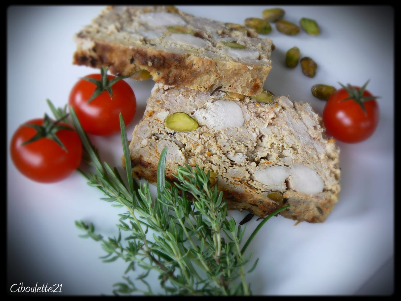 Terrine de lapin fermier pistache orange Recette par Les Recettes de