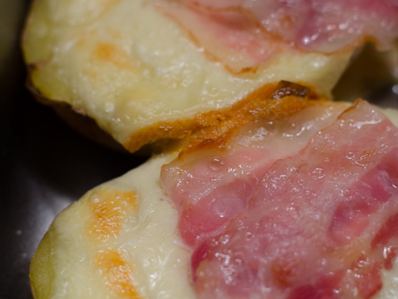 Tian pommes de terre, bacon et raclette