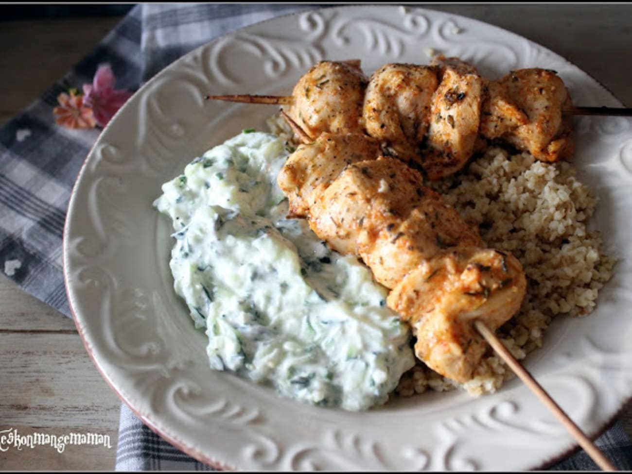 Brochettes souvlakis au Baya Halloumi - Végés ou avec poulet - Fromagerie  St-Guillaume