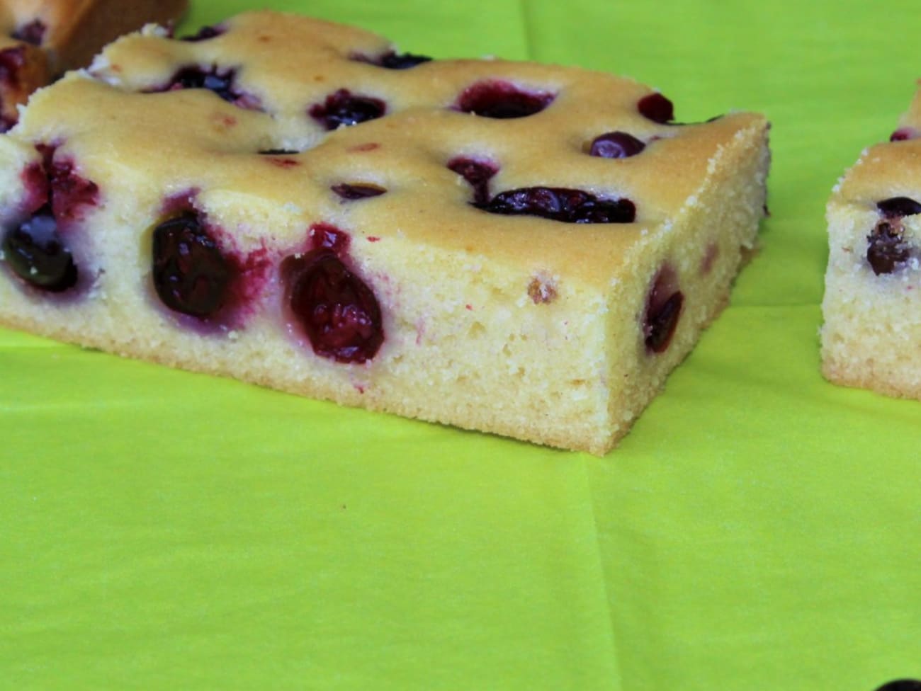 Gâteau moelleux à la rose et chamallows - La Cuisine de Quat'Sous