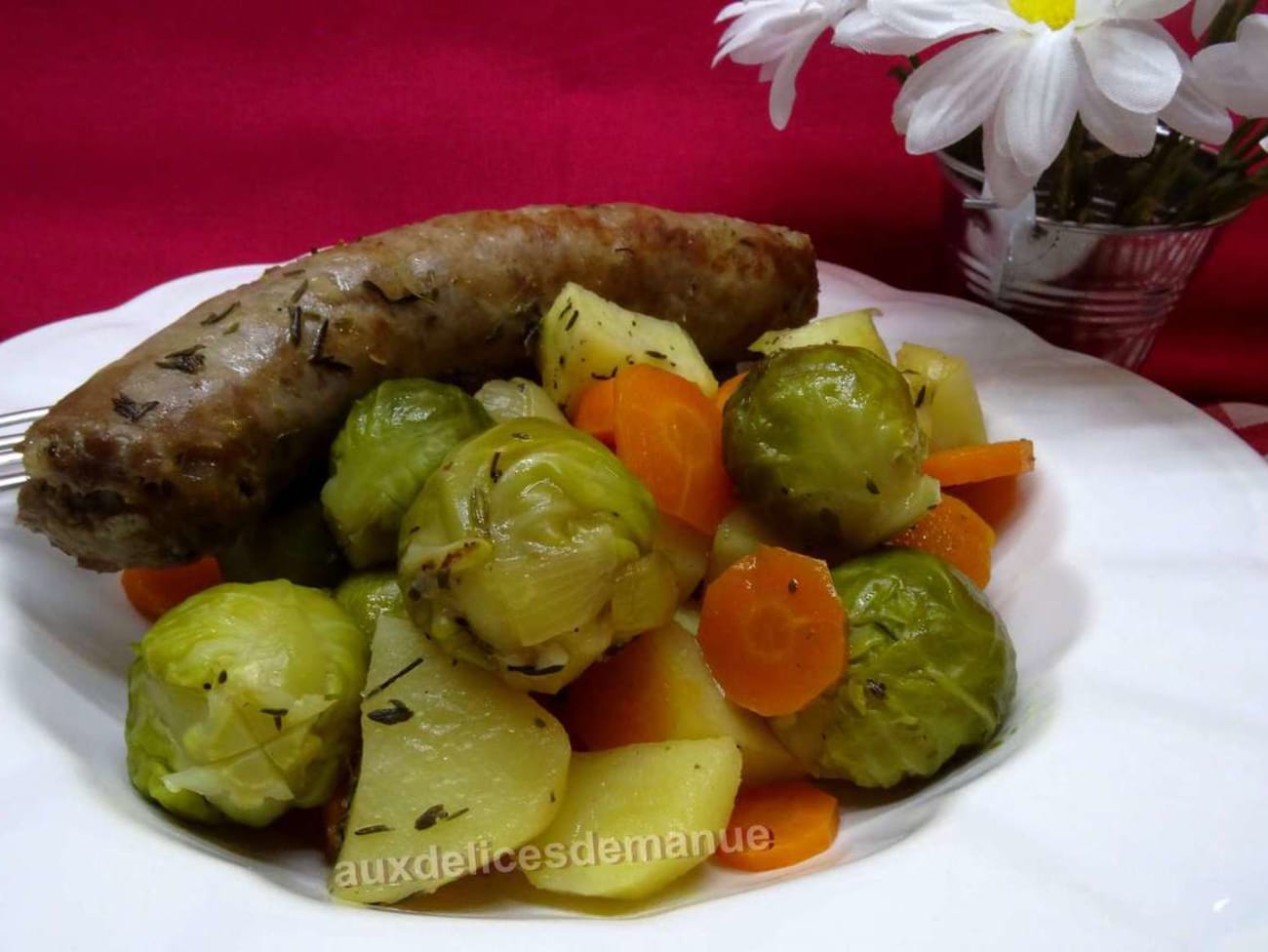 Choux de Bruxelles et légumes à la saucisse de Toulouse - Recette par