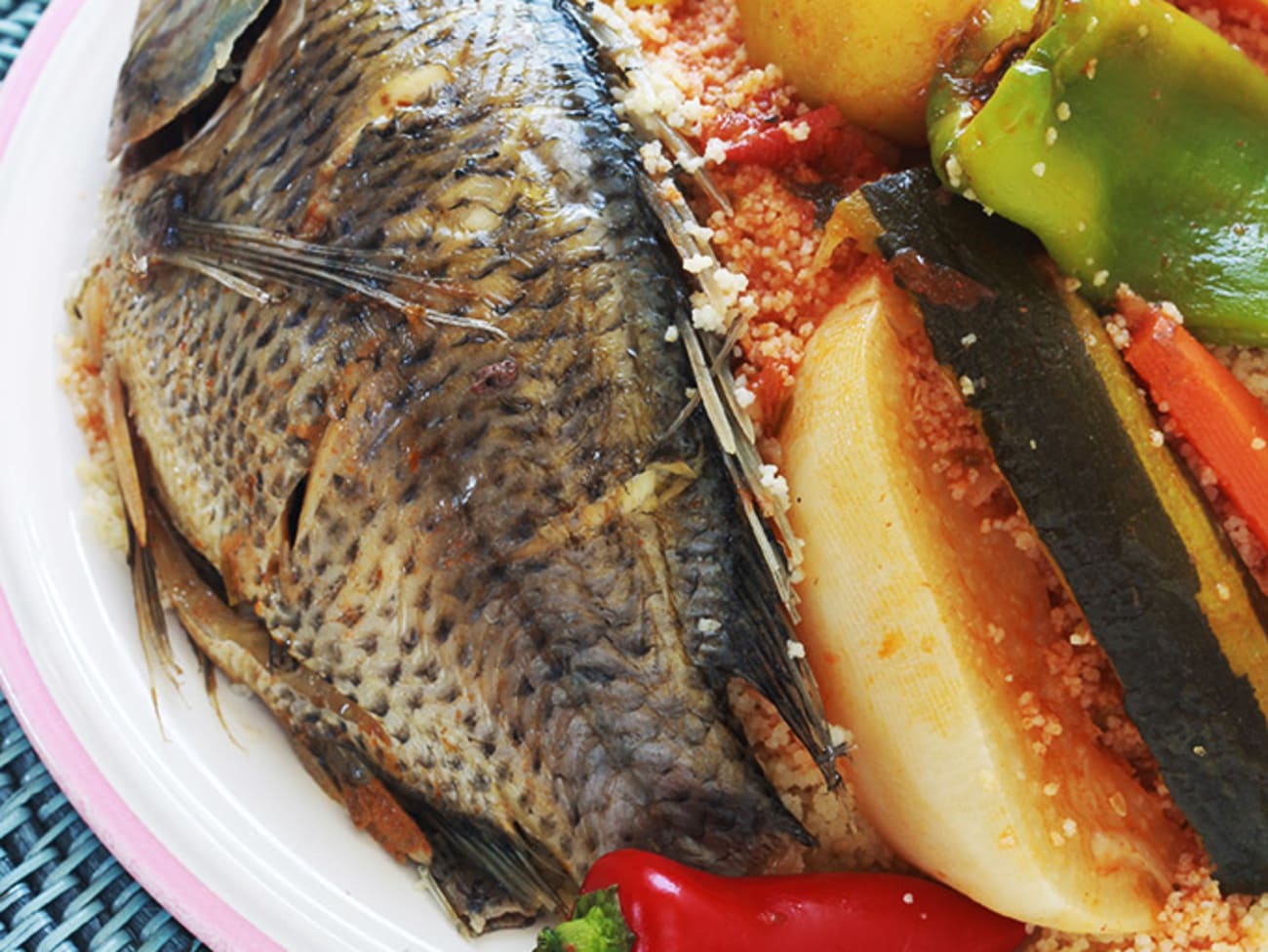 Couscous tunisien au poisson et légumes, recette traditionnelle