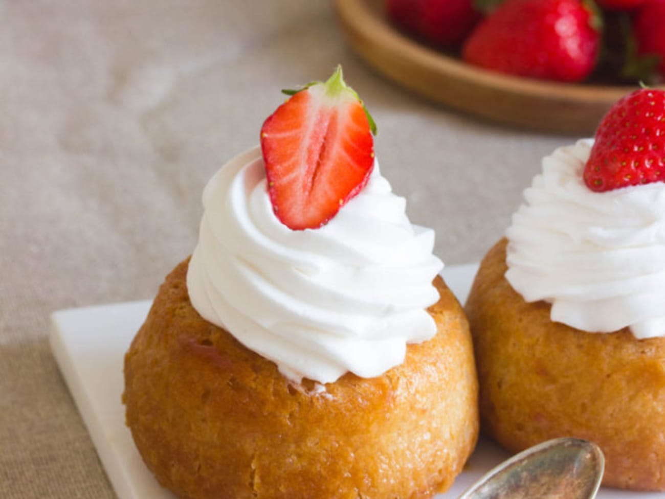 Baba au Rhum , chantilly et fruits frais