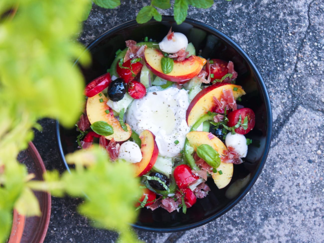 Salade de tomates, nectarines et burrata Recette par AdelePomme