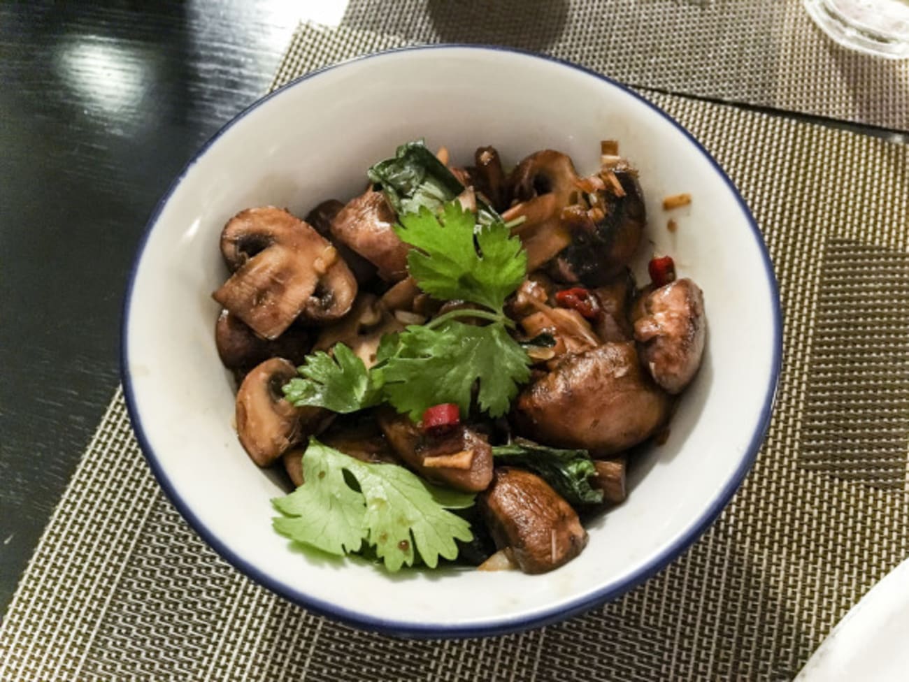 Champignons sautés à la sauce de soja Recette par Lutsubo