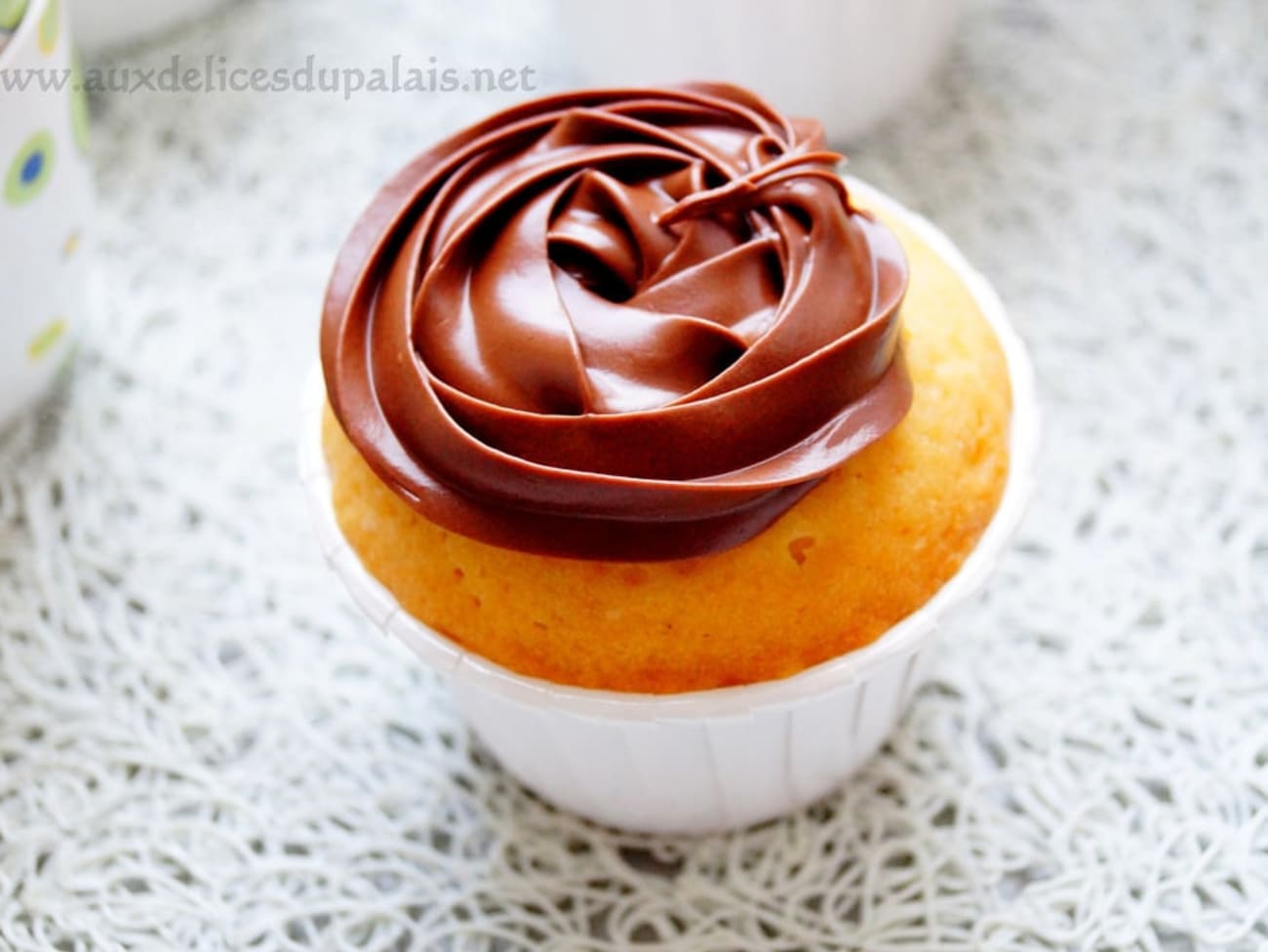 Cupcakes vanille, glaçage au chocolat - Recette de cuisine