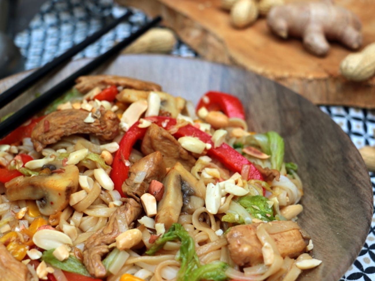 Wok de nouilles chinoises à la dinde et petits légumes-Recette Maître CoQ