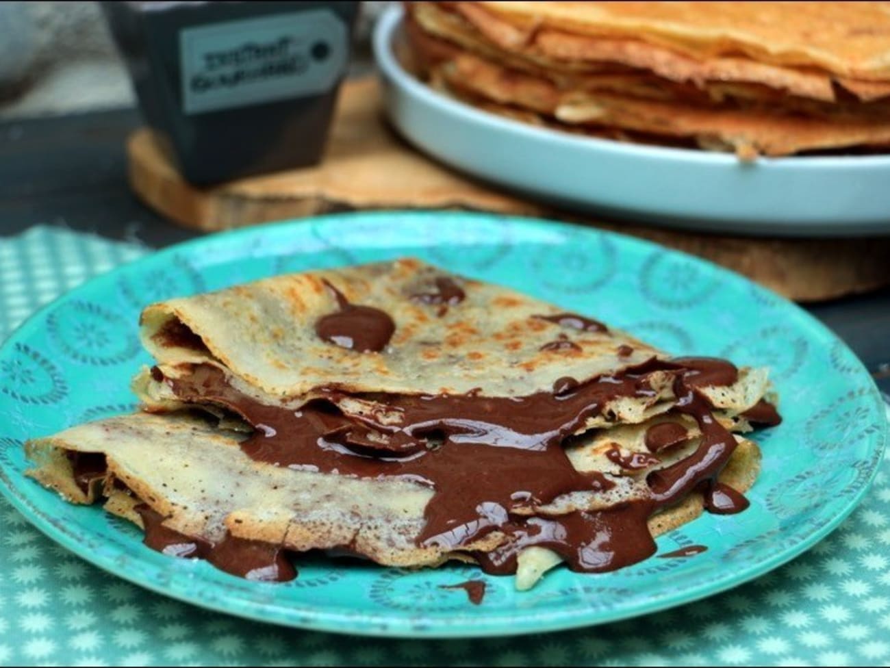 Crêpes au lait d'amandes et crème chocolat praliné express - Recette par  Happy papilles