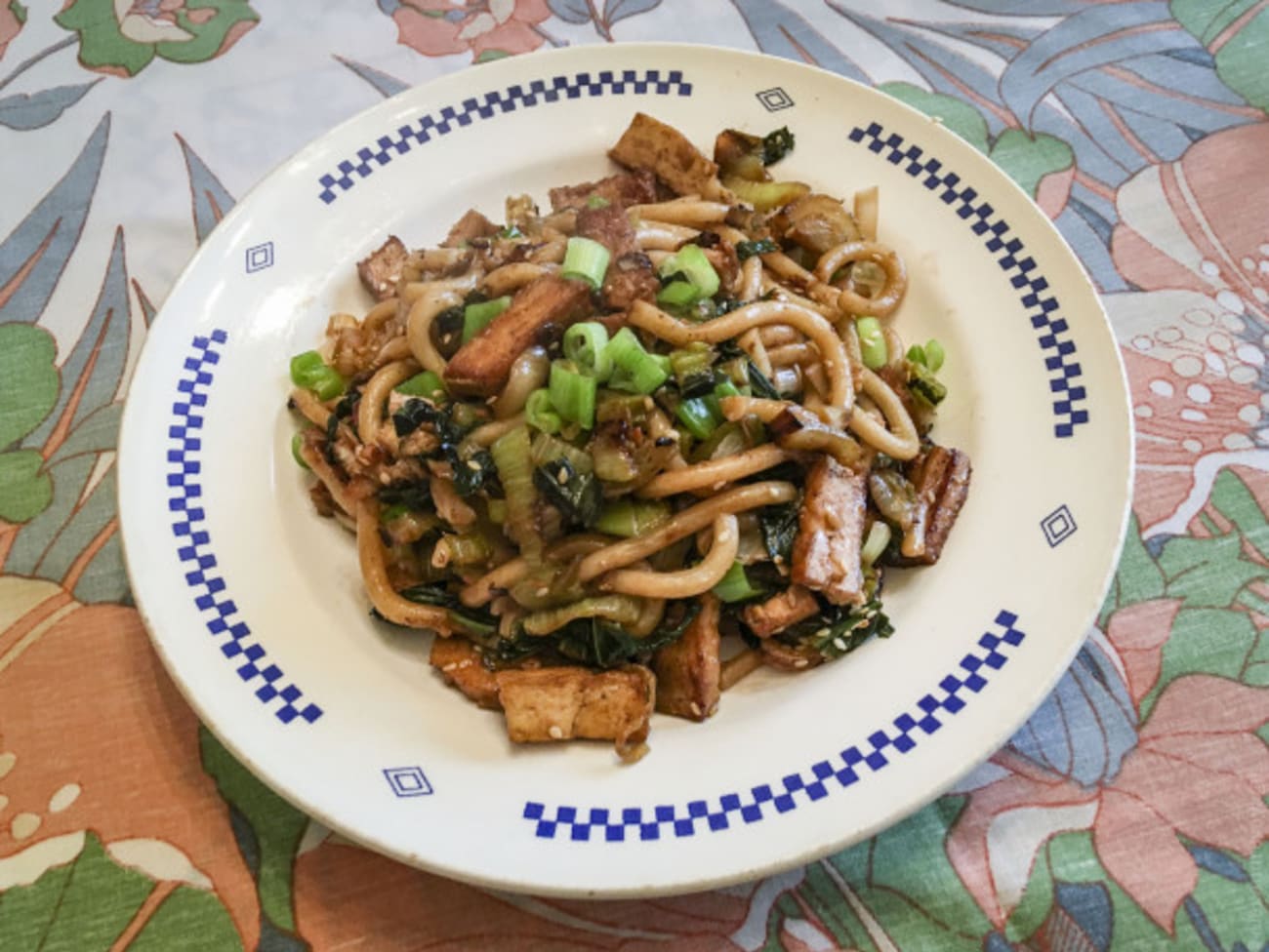 Nouilles Udon sautées aux légumes : Recette de Nouilles Udon sautées aux  légumes