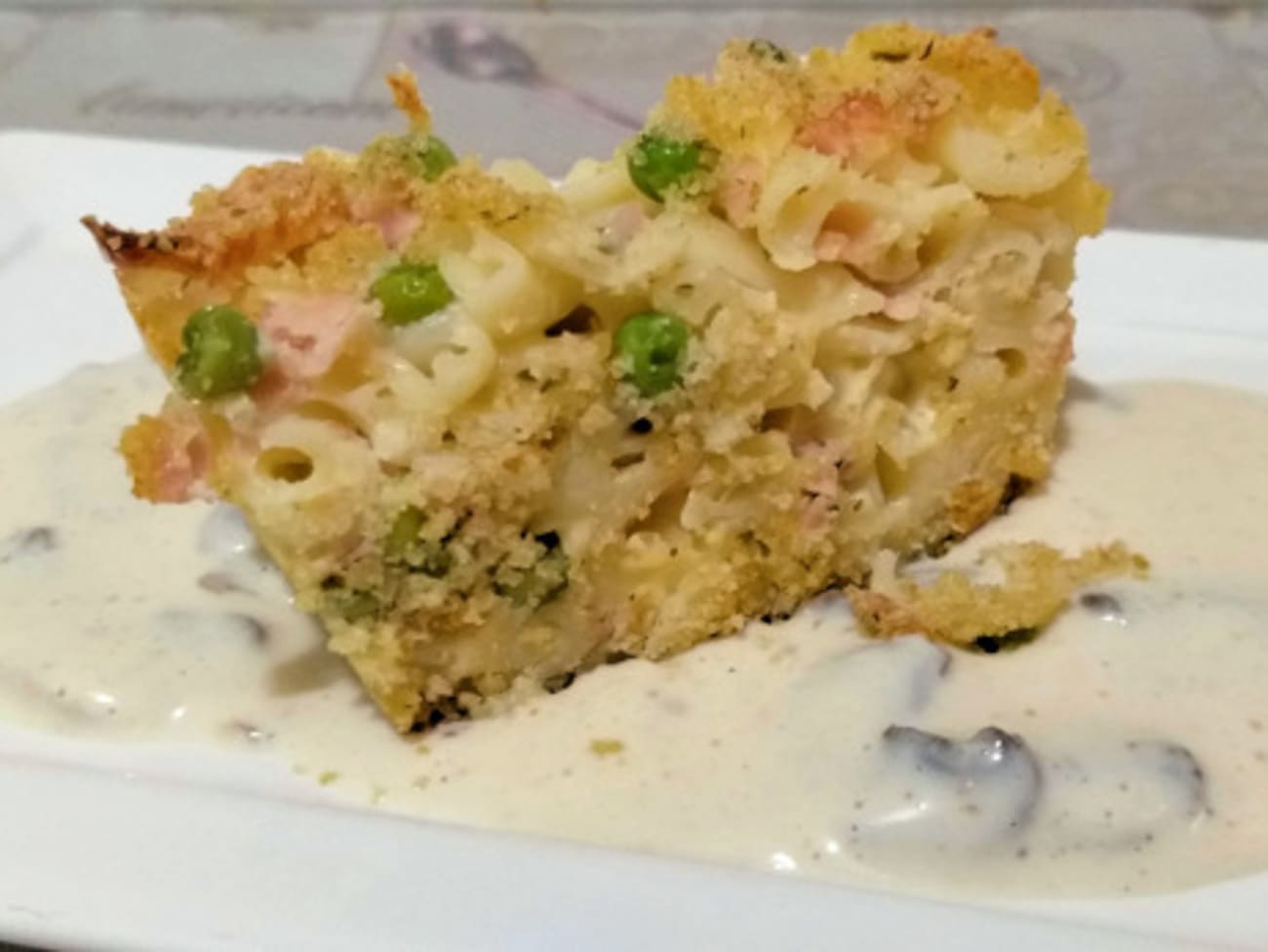 Timballo à la parisienne gâteau de pâtes au jambon et petit pois