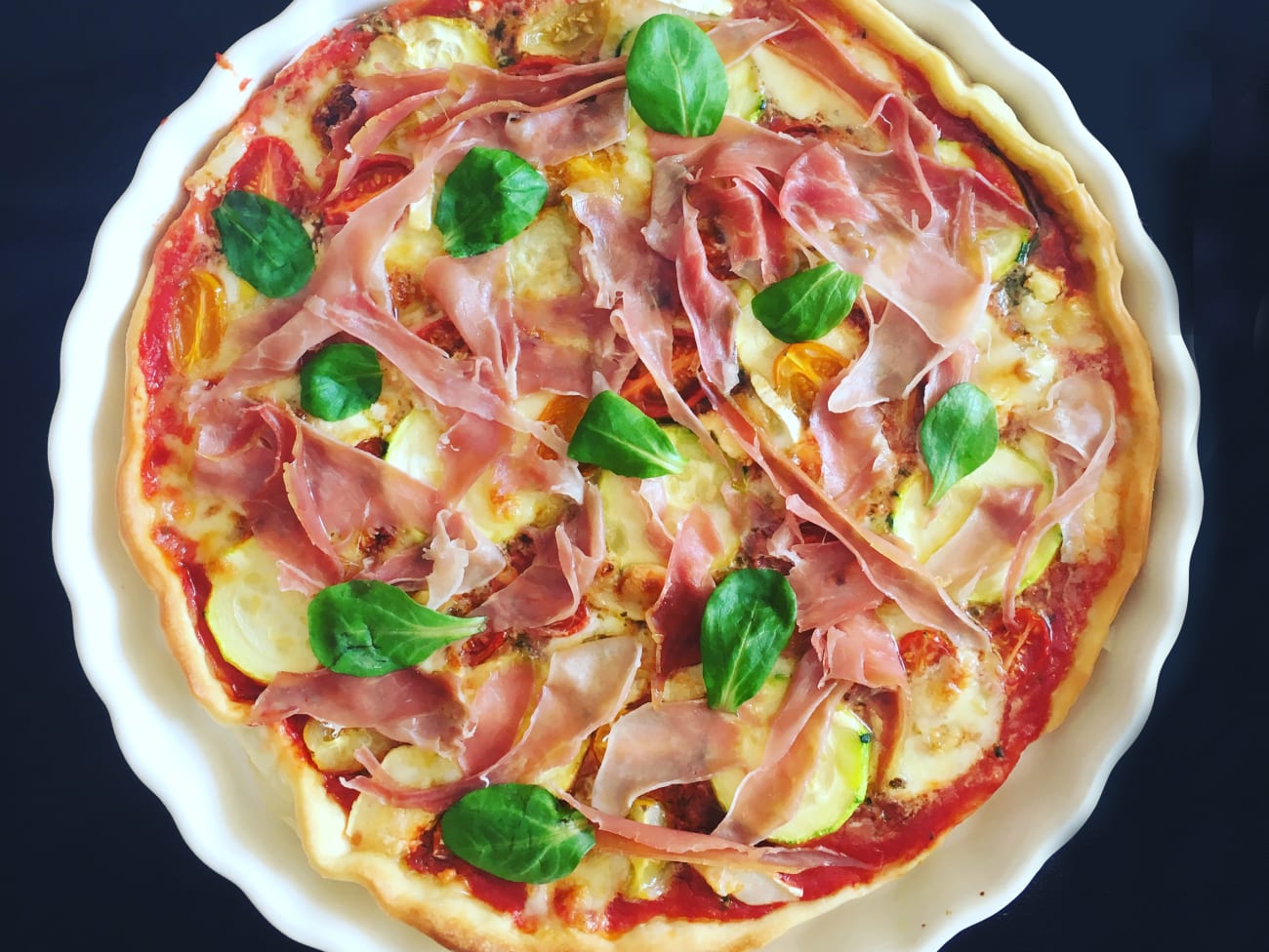 Pizza au pesto, chèvre et jambon cru Recette par cuisinemoi_fr