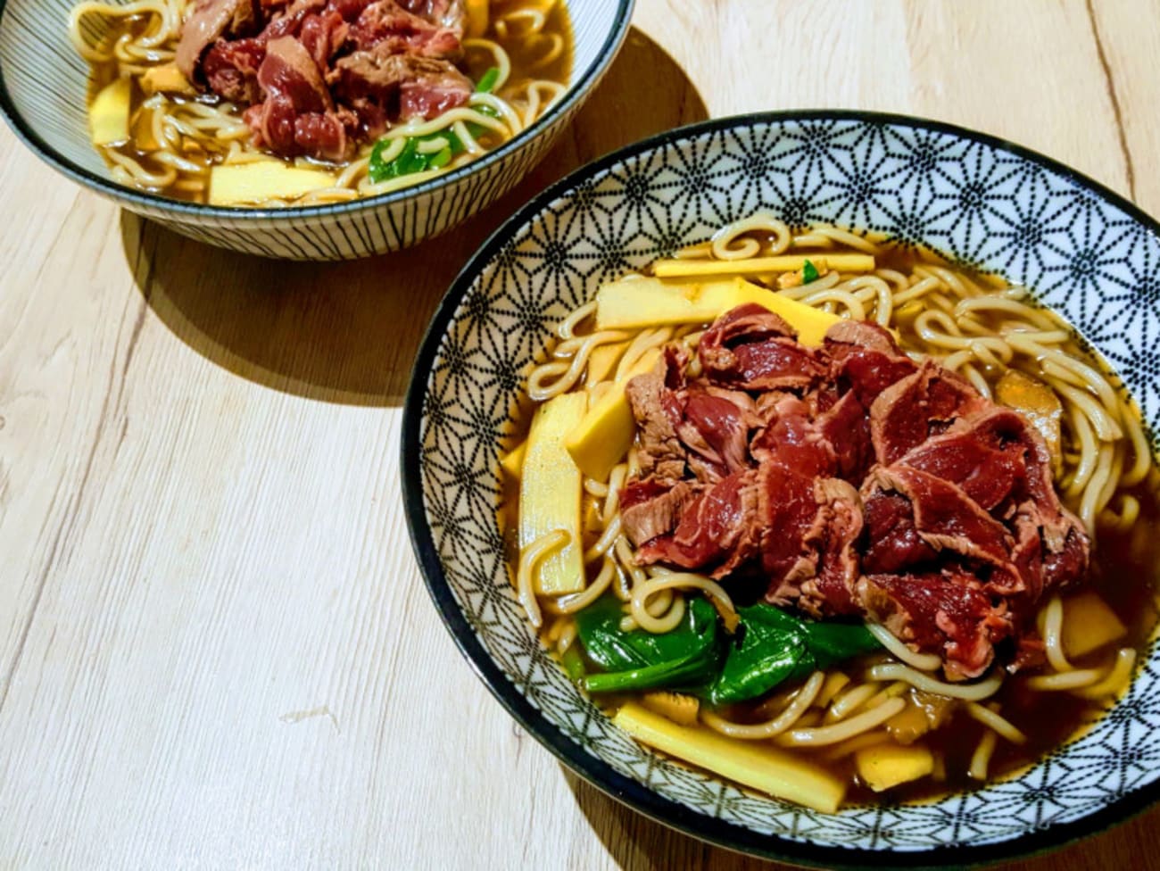 Soupe miso au bœuf et nouilles ramen : découvrez les recettes de