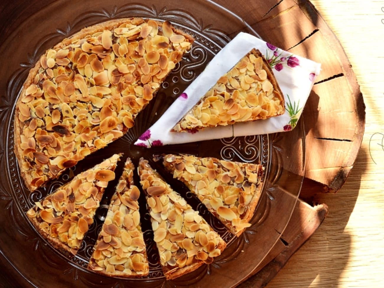 Tarte amandine, confiture de cerises Recette par Isabelle