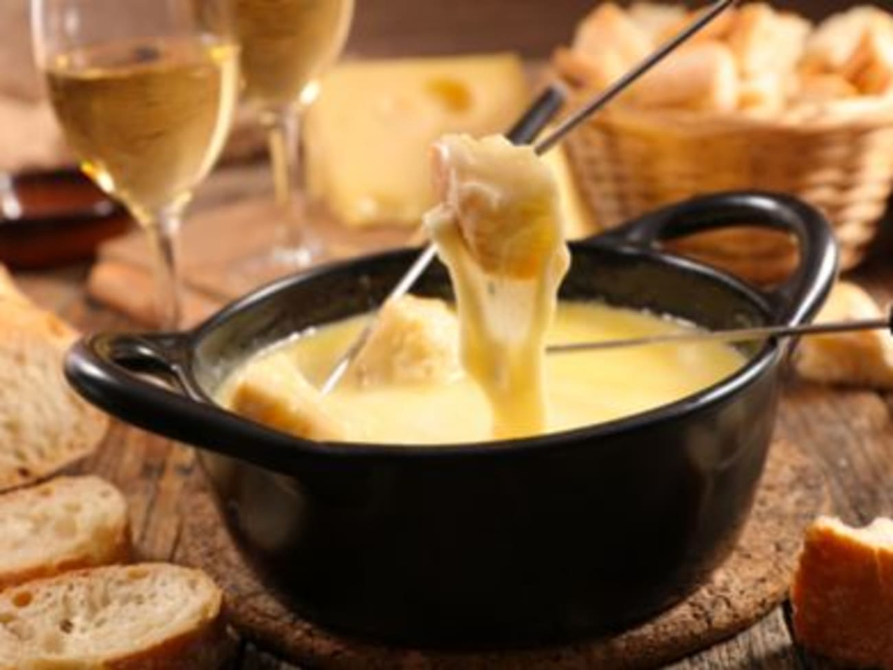 Recette de la fondue savoyarde 100% Beaufort – Cave de Cruet