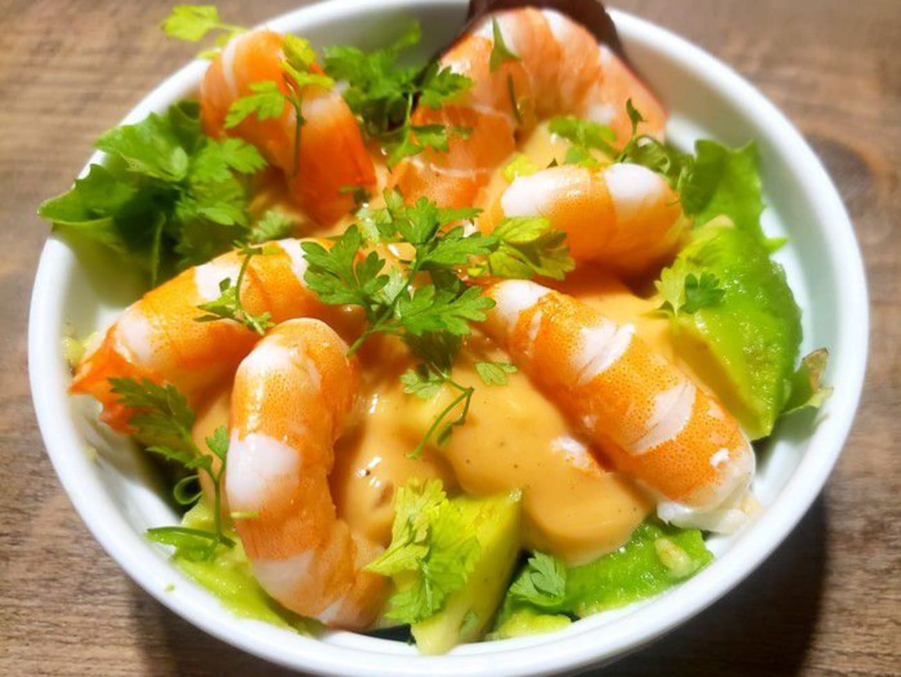 Avocat aux crevettes sauce cocktail pour 4 personnes - Recettes - Elle à  Table