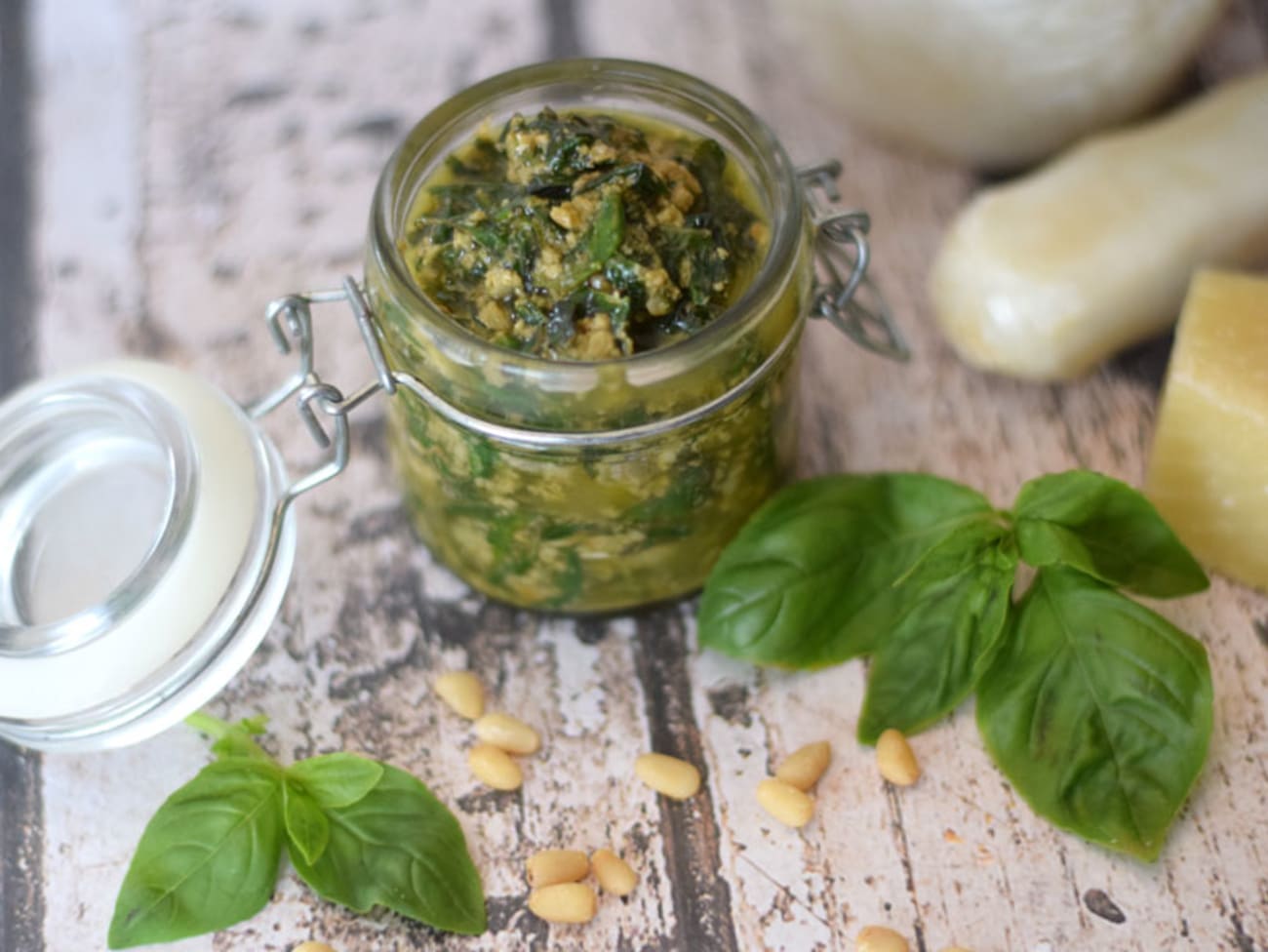 Recette : sauce pesto traditionnelle maison – L'île aux épices