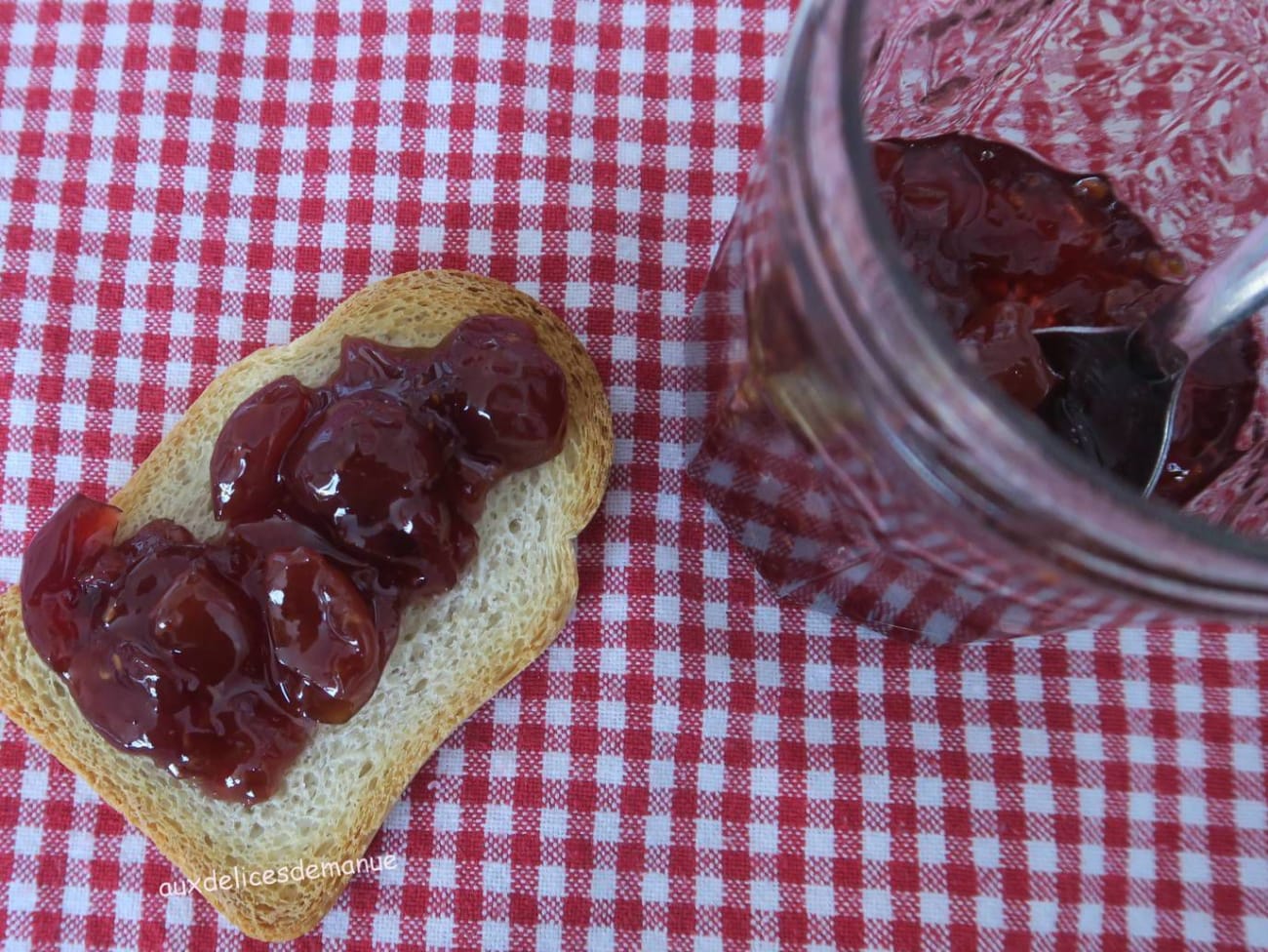 Confiture cerises et framboises Recette par auxdelicesdemanue