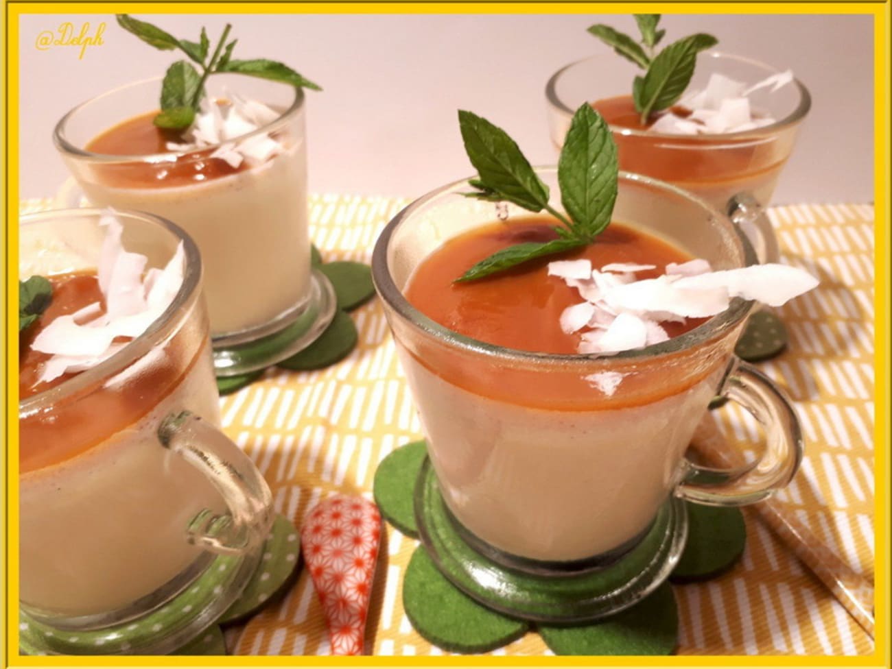 Pannacotta au coulis de fruit de la passion et caramel aux amandes :  recette gourmande