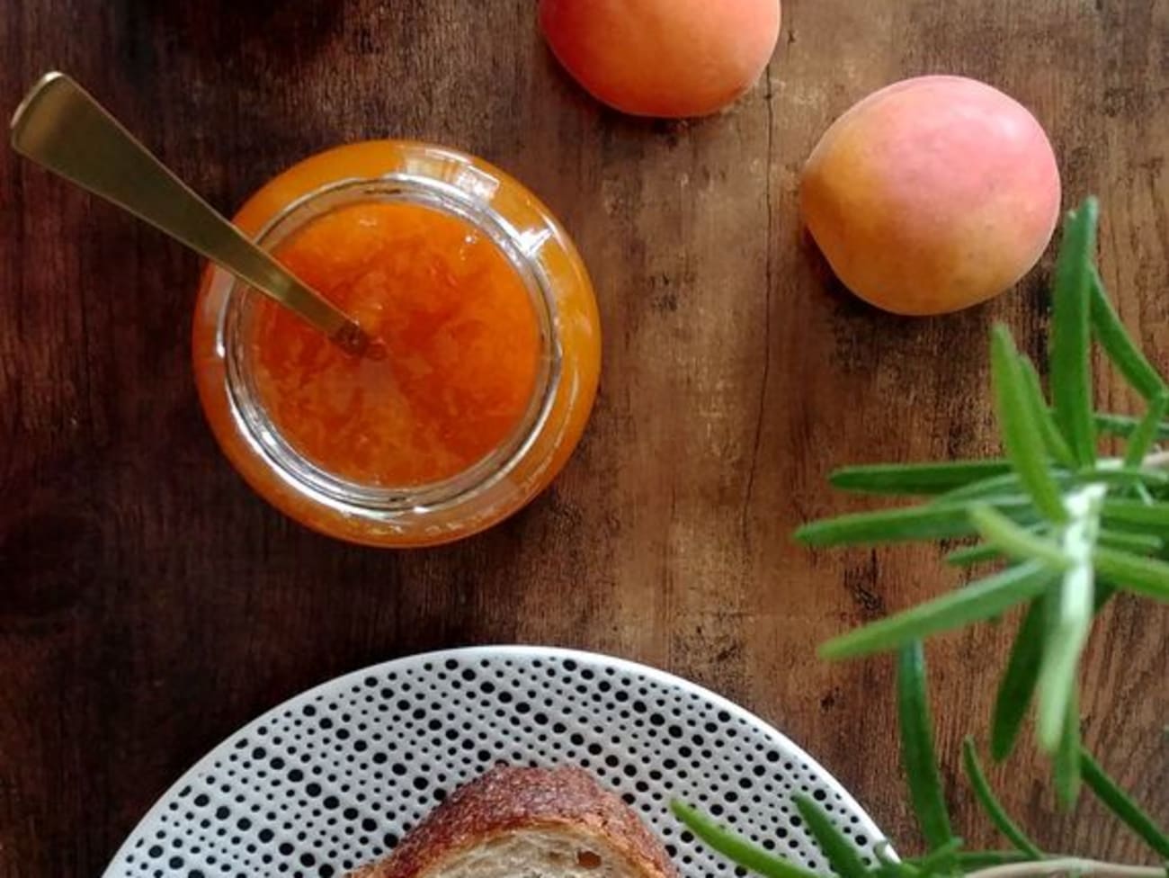 Recette légère de confiture abricot romarin Recette par HappyCurio