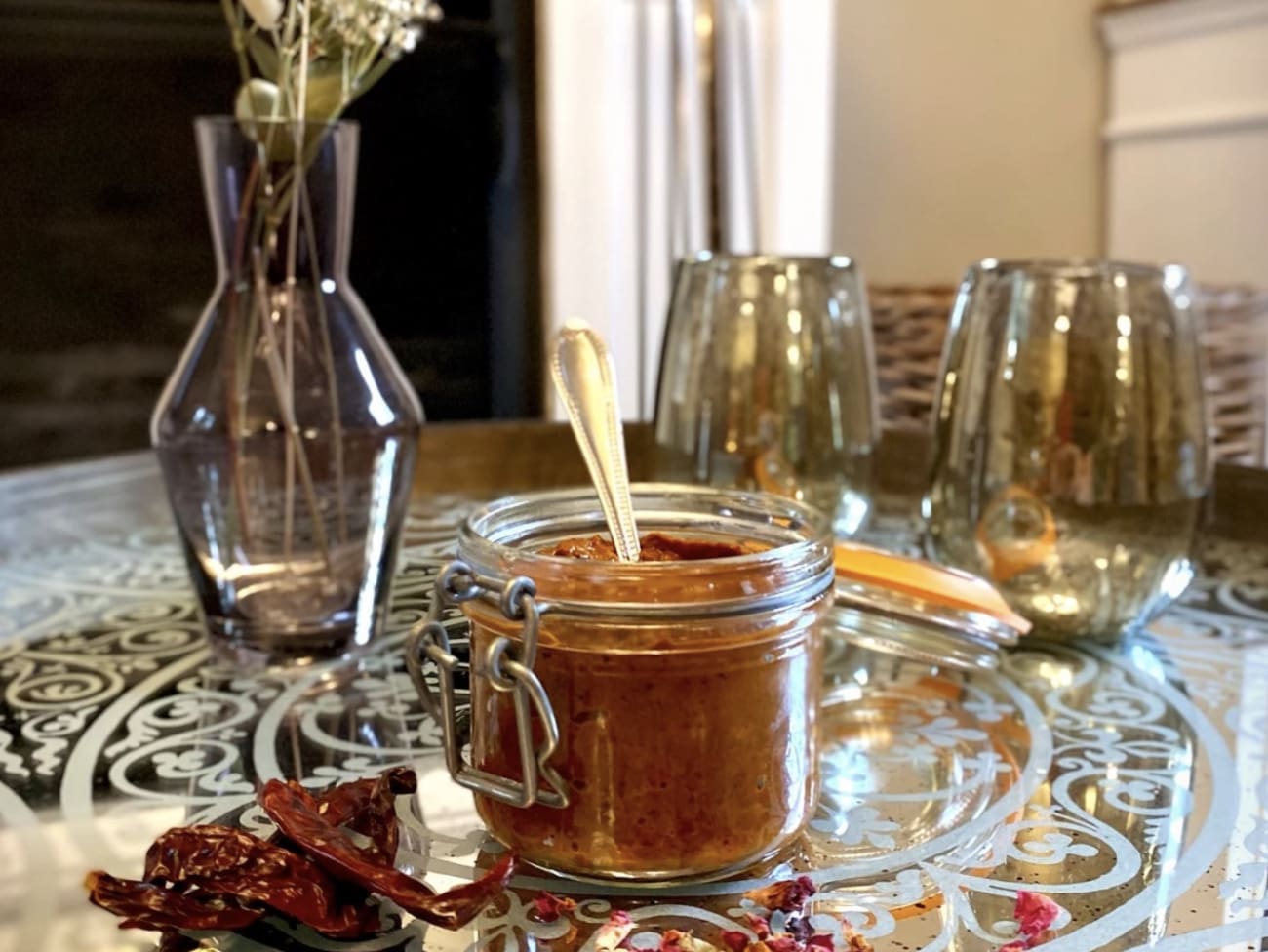 La sauce harissa à la rose, faite maison - Recette par