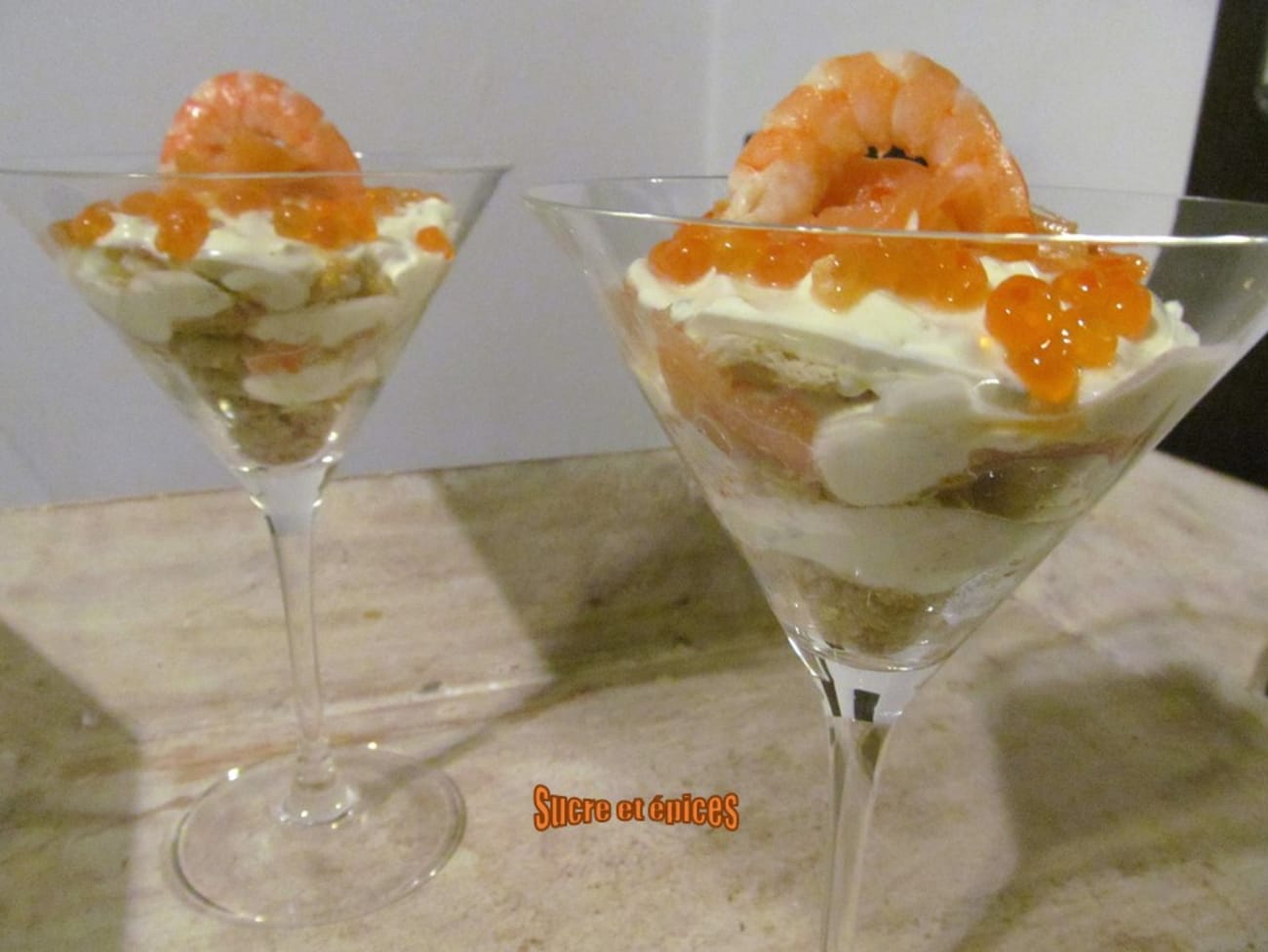 Verrines apéritives aux crevettes et saumon fumé, comme des tiramisus