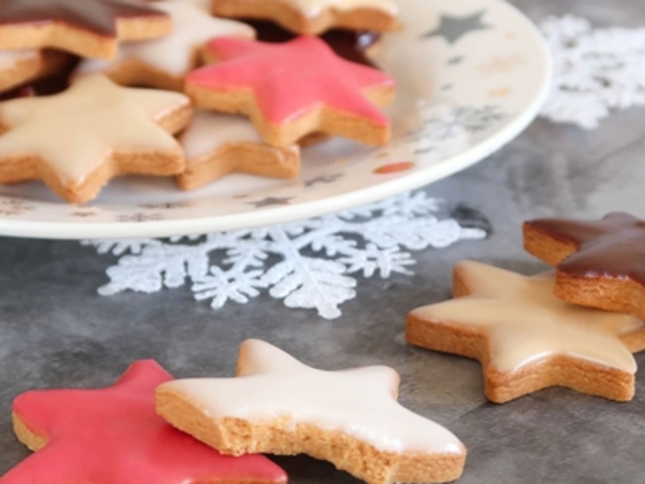 Étoiles de Noël glacées vegan - Recette par Perle en sucre