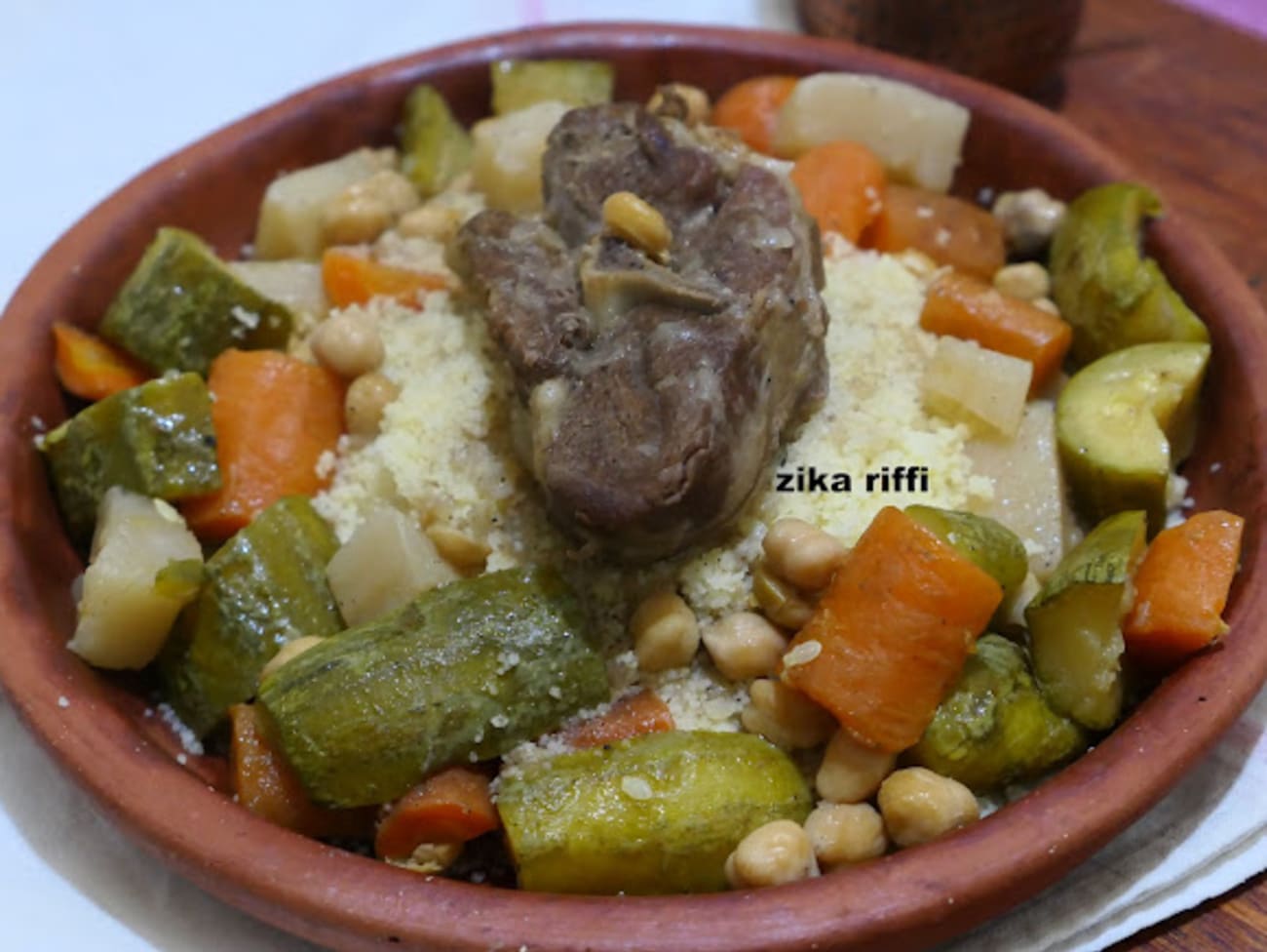 Couscous algérien du vendredi à l'agneau et aux légumes Recette par Zika