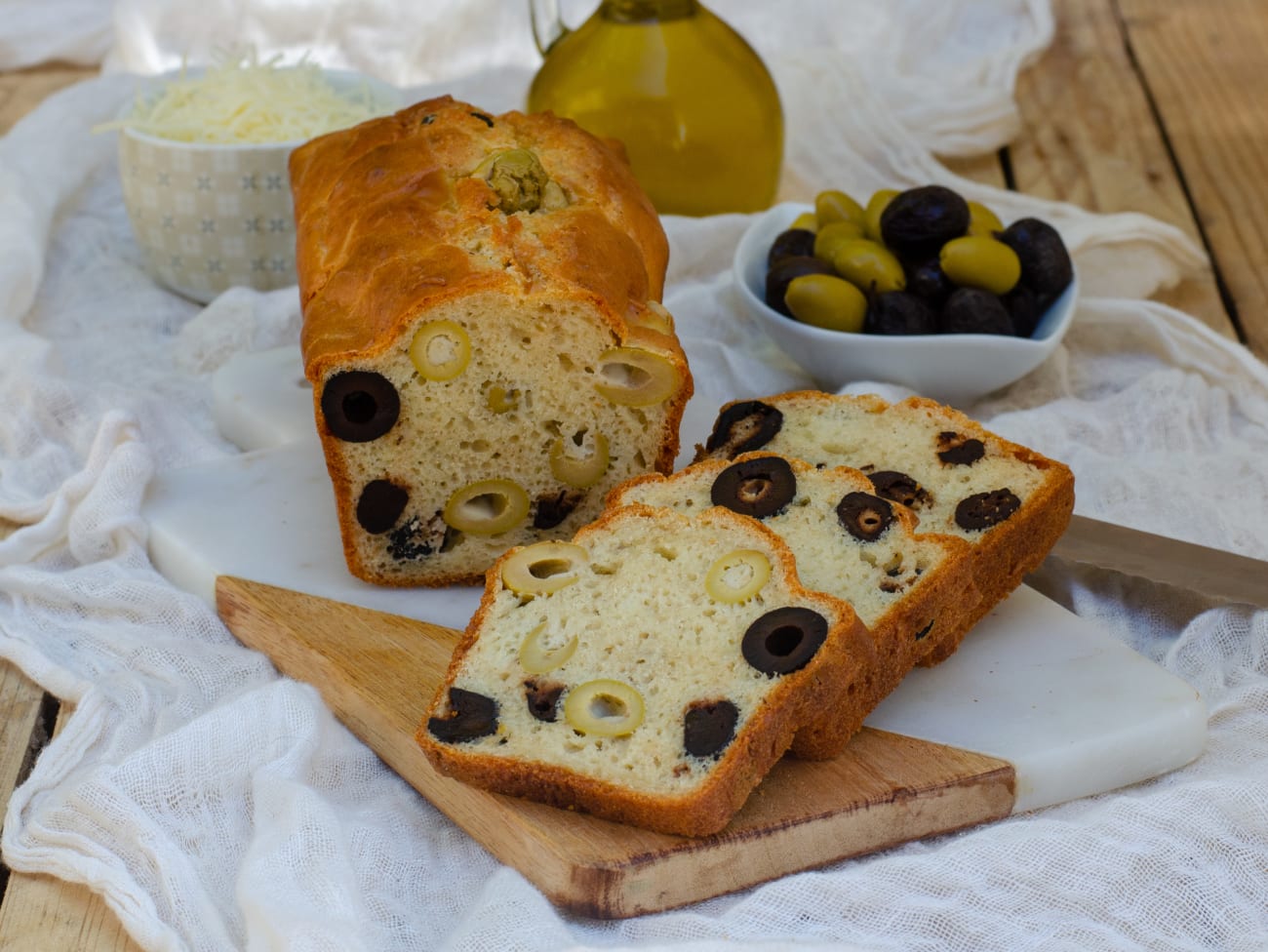 Cake aux olives ( recette tupperware ) - Recette Ptitchef