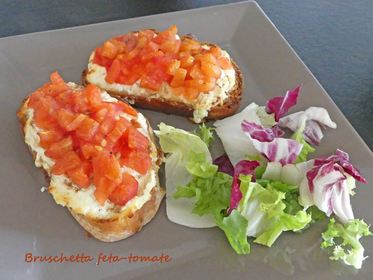 Bruschetta feta, tomate et vinaigre balsamique Recette par Croquant