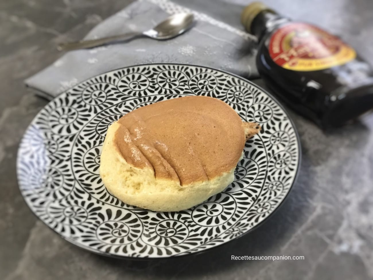 Pancake soufflé ou fluffy pancake Recette par Recettes au companion