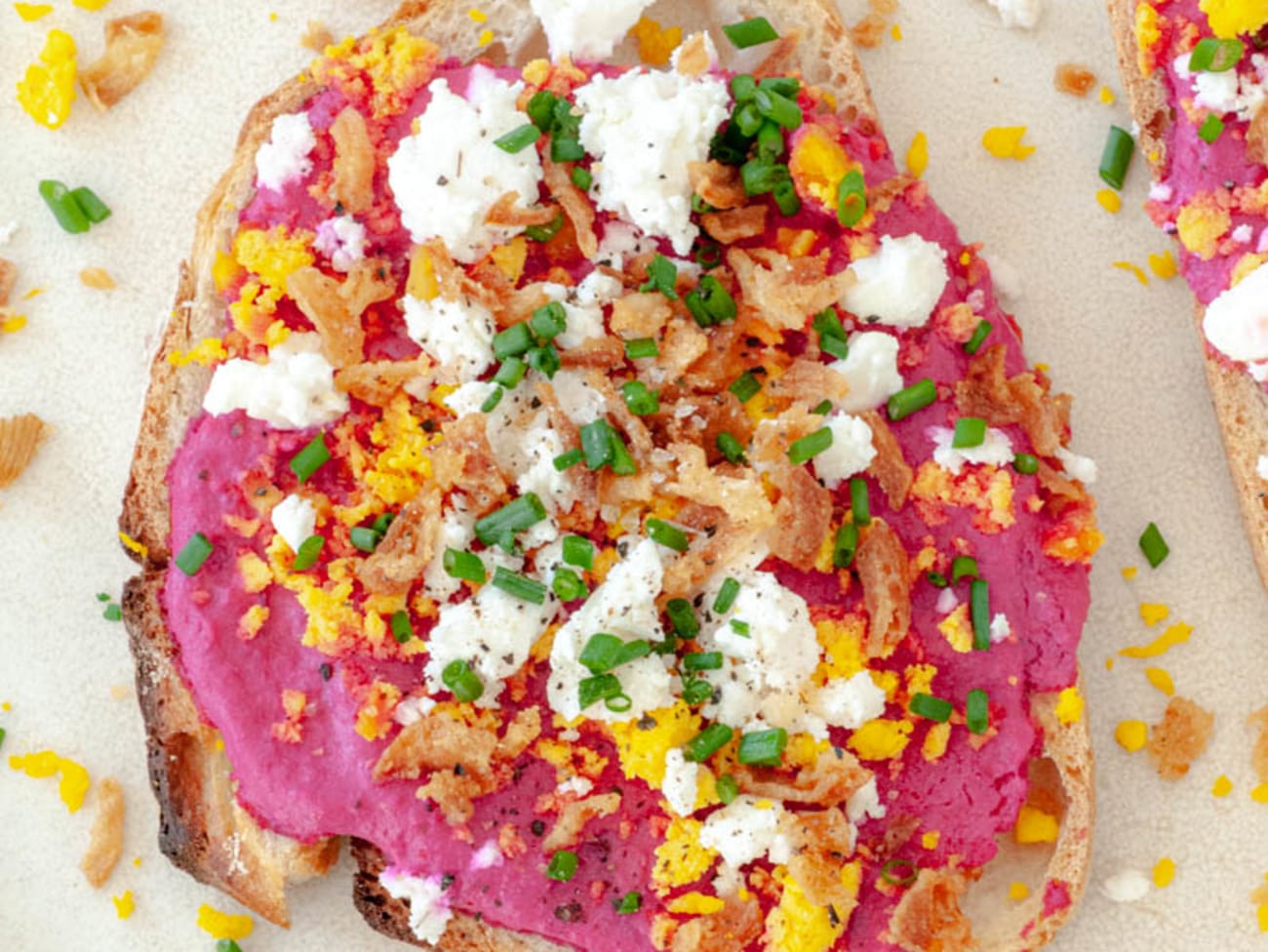 Toast à la crème de betterave et ricotta, et oeuf dur - Recette par ...