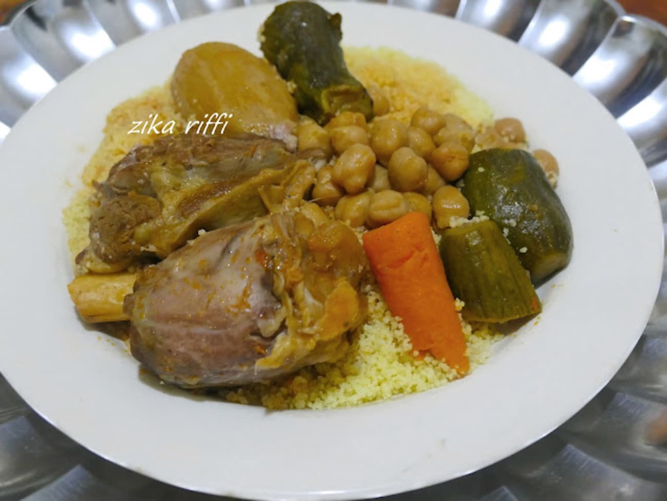 Couscous algérien aux souris d'agneau et légumes sauce blanche au paprika Recette par Zika