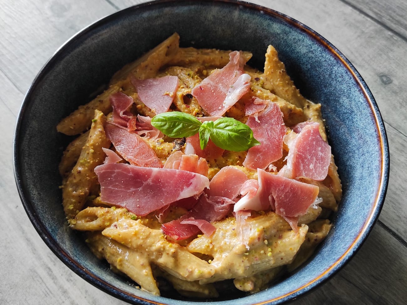 Pâte sauce pistache, tomates séchées et fromage burrata Recette par Popotte