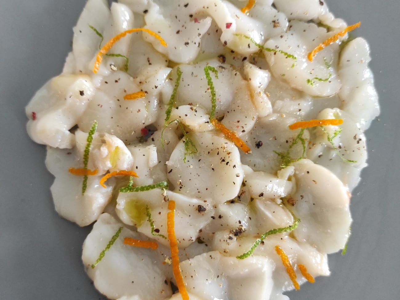 Délicieux carpaccio de Saint-Jacques aux agrumes - Recette par Popotte