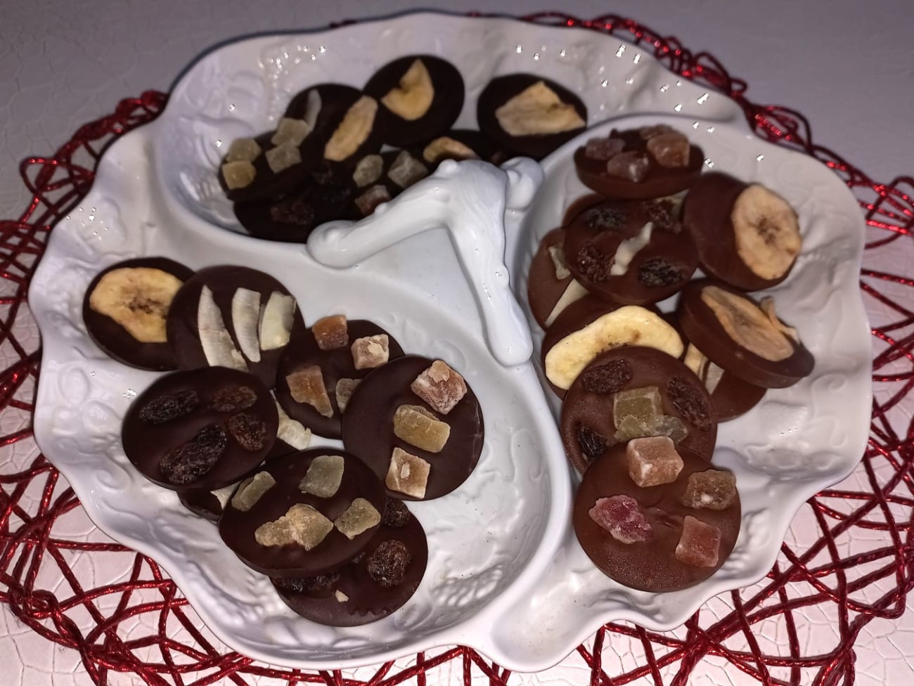 Mendiants au chocolat à picorer pendant les fêtes - Recette par ça